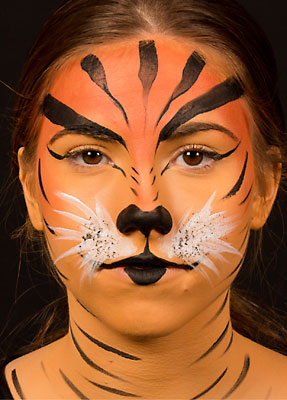 ansiktsmaling tiger grimas teatersminke halloween sminke steg 7
